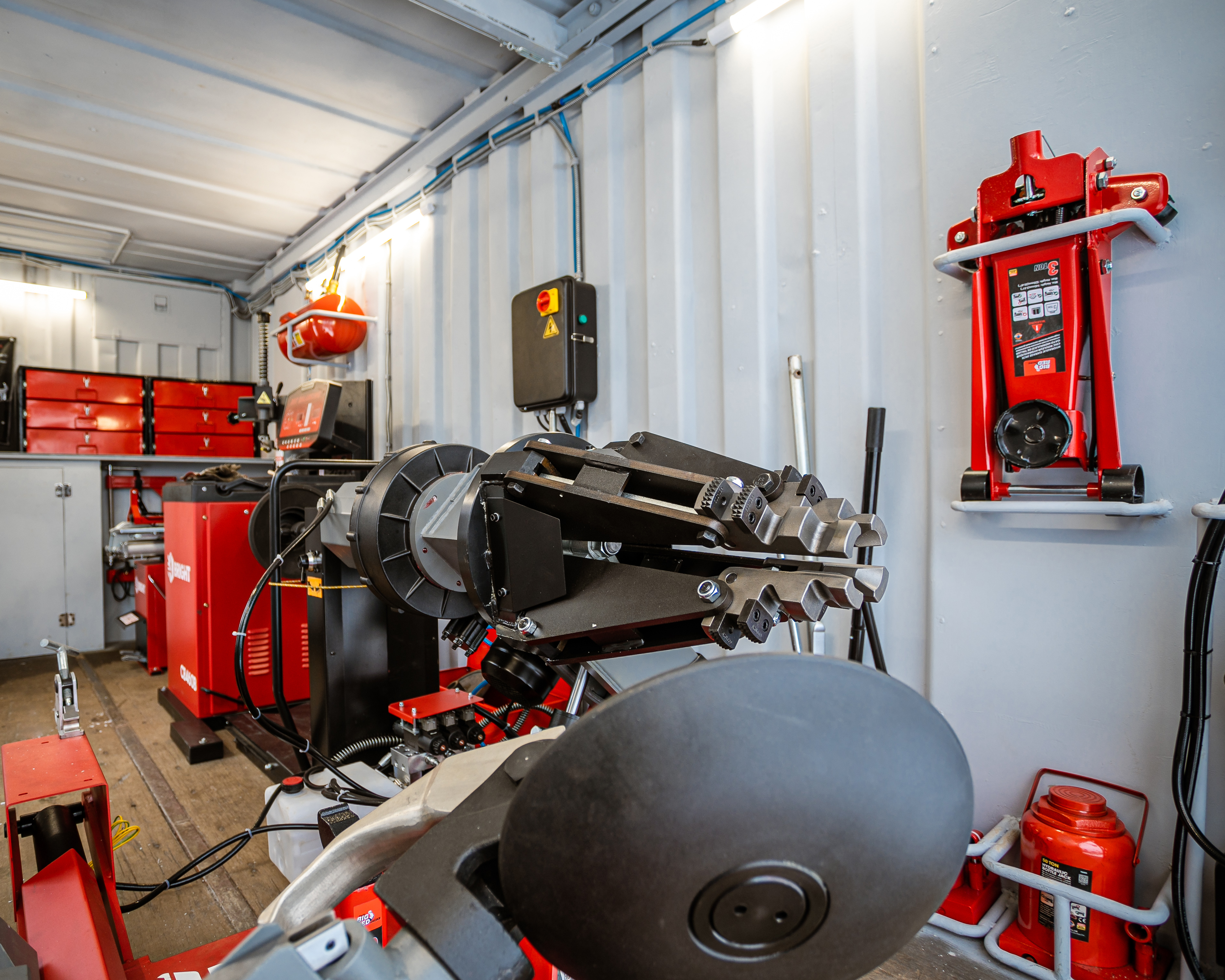 LOCKER byuro.jpg (5.66 MB)